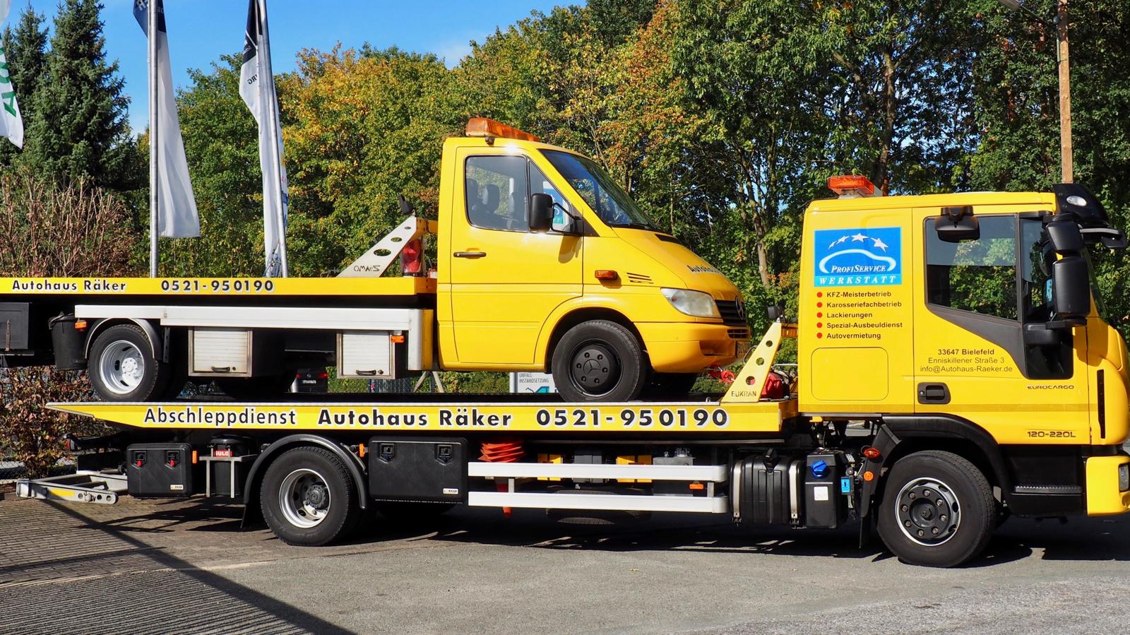Abschleppwagen von Autohaus Räker