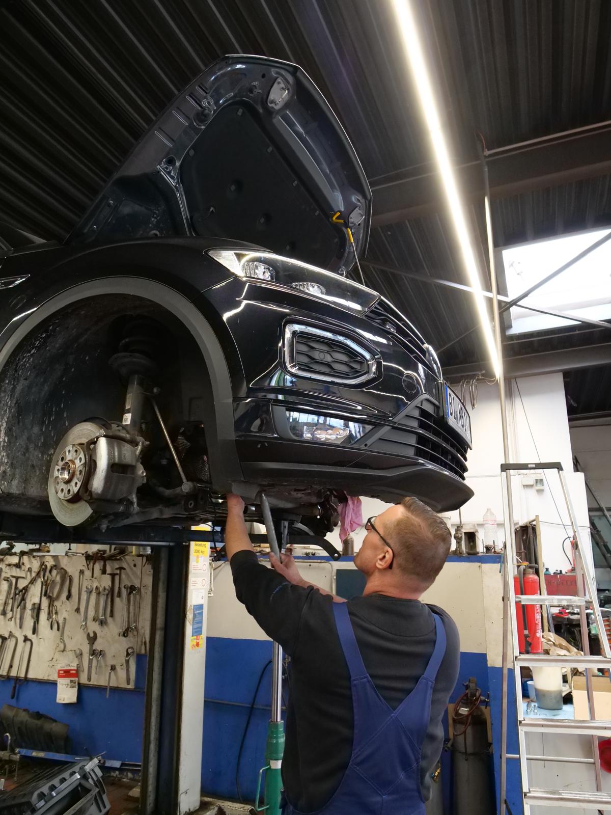 Mechaniker bei der Arbeit